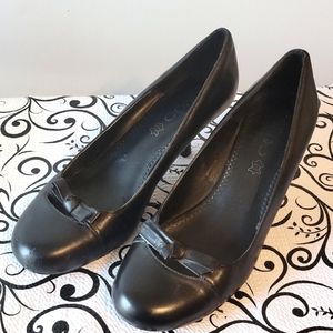 CUTE Aldo bow tie leather black mini pumps High heels